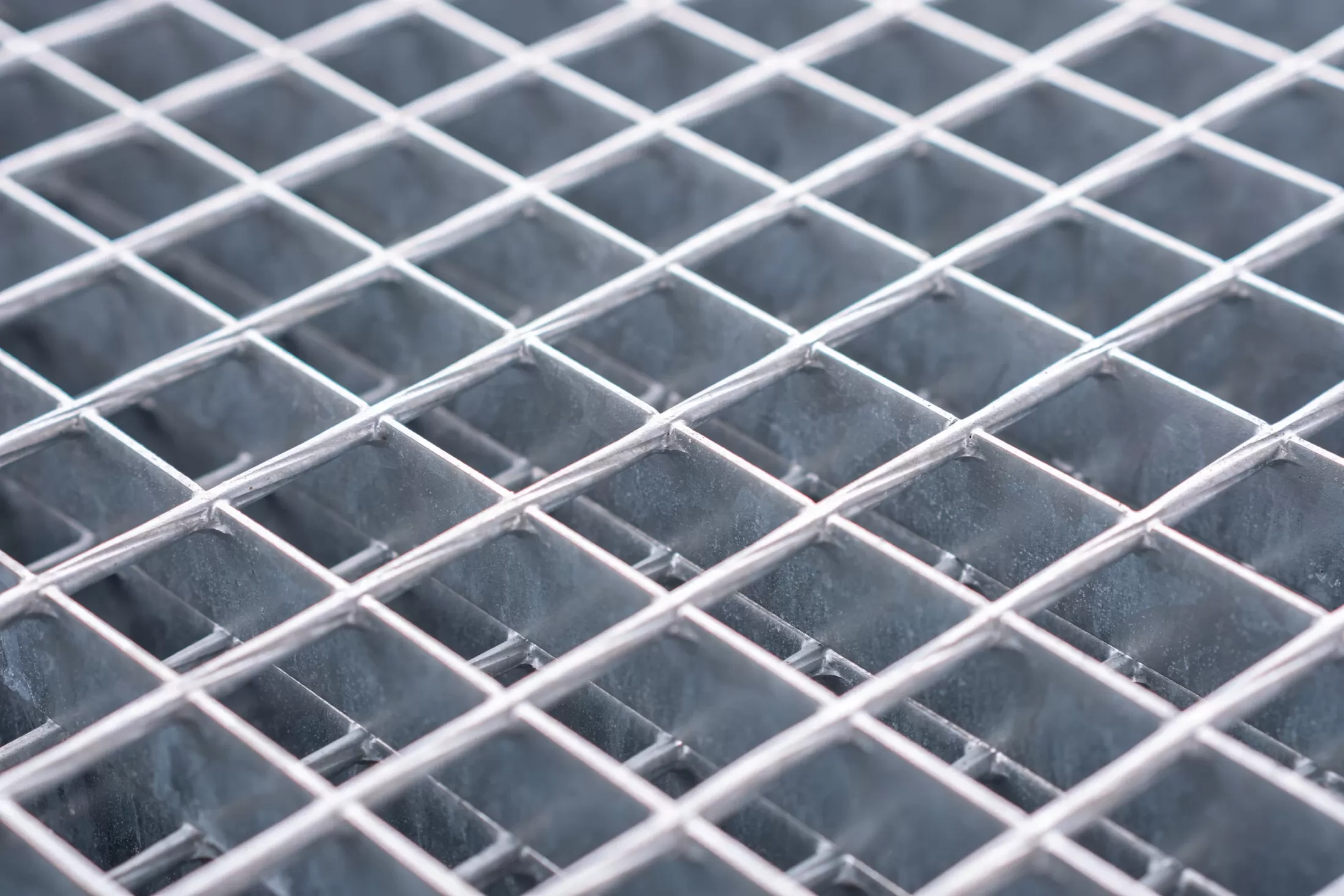 Gitterroste und Treppenstufen