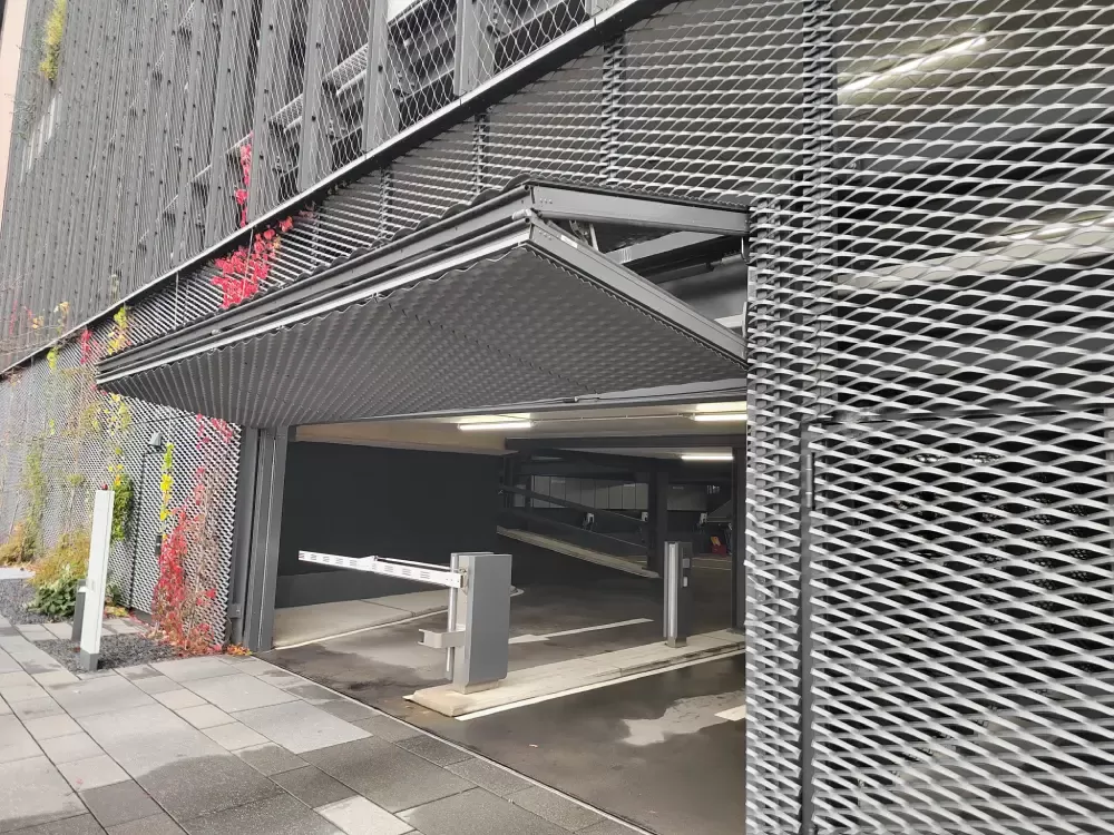 Befestigung von Fassadenelementen