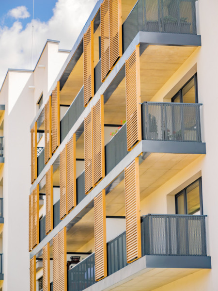 Balkonpaneele aus Streckmetall.