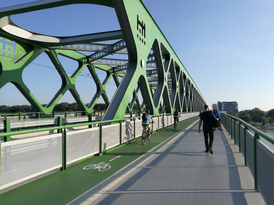 Starý Most Bratislava - fasáda - perfolinea.cz