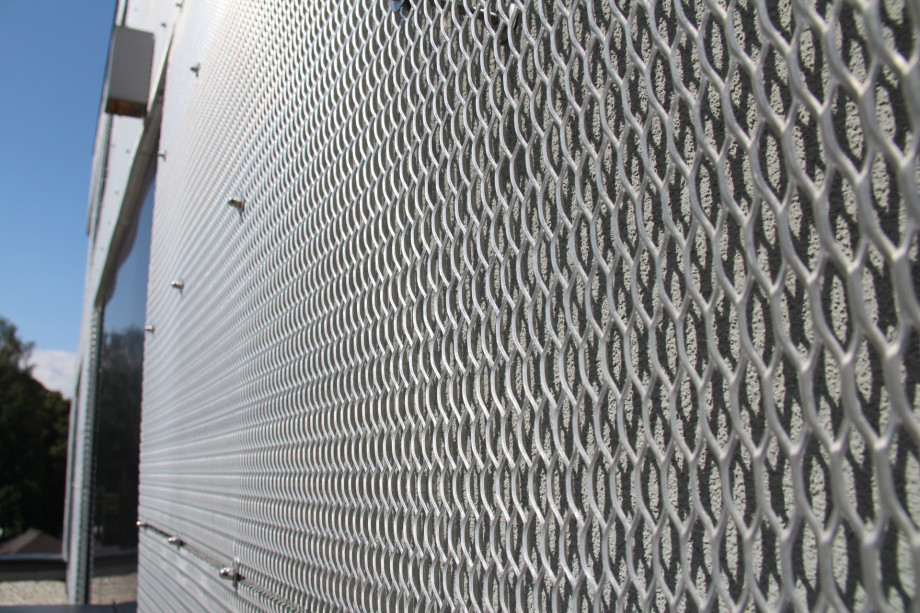 Fabrika hotel foto fasády z hliníkového tahokovu - perfolinea.cz