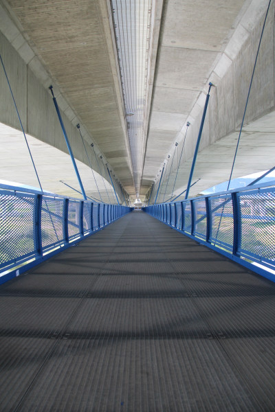 Galerie zábradlí z ocelového tahokovu lávka přes Vltavu- perfolinea.cz