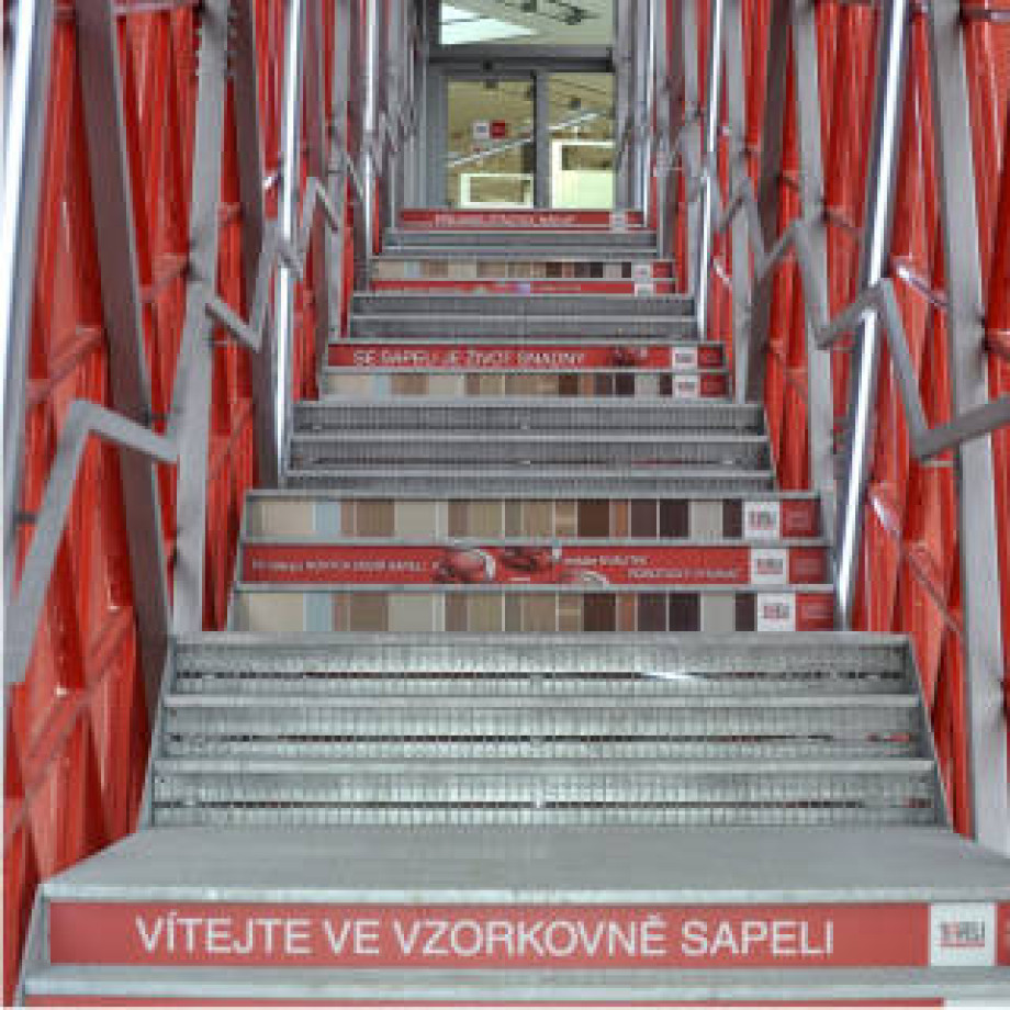 Fasáda schody opláštění vstupního koridoru - perfolinea.cz