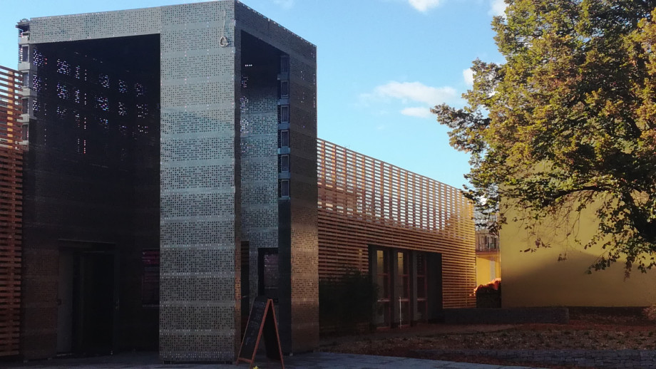 Brex Kino Lomnice nad Popelkou - fasády - perfolinea.cz