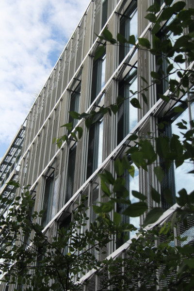 Palác Křižík fasádné stínění z hliníkového tahokovu - perfolinea.cz