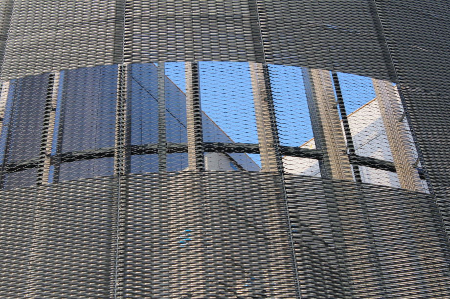 Opláštění stadionu ve Frýdku Místku oko šestihranné - perfolinea.cz