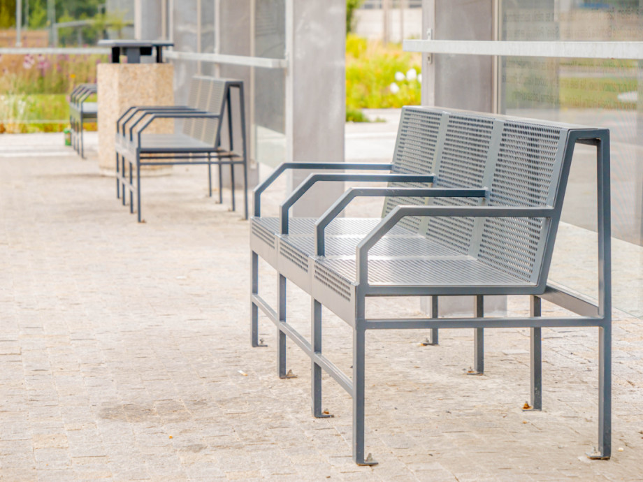 Bänke aus Lochblech