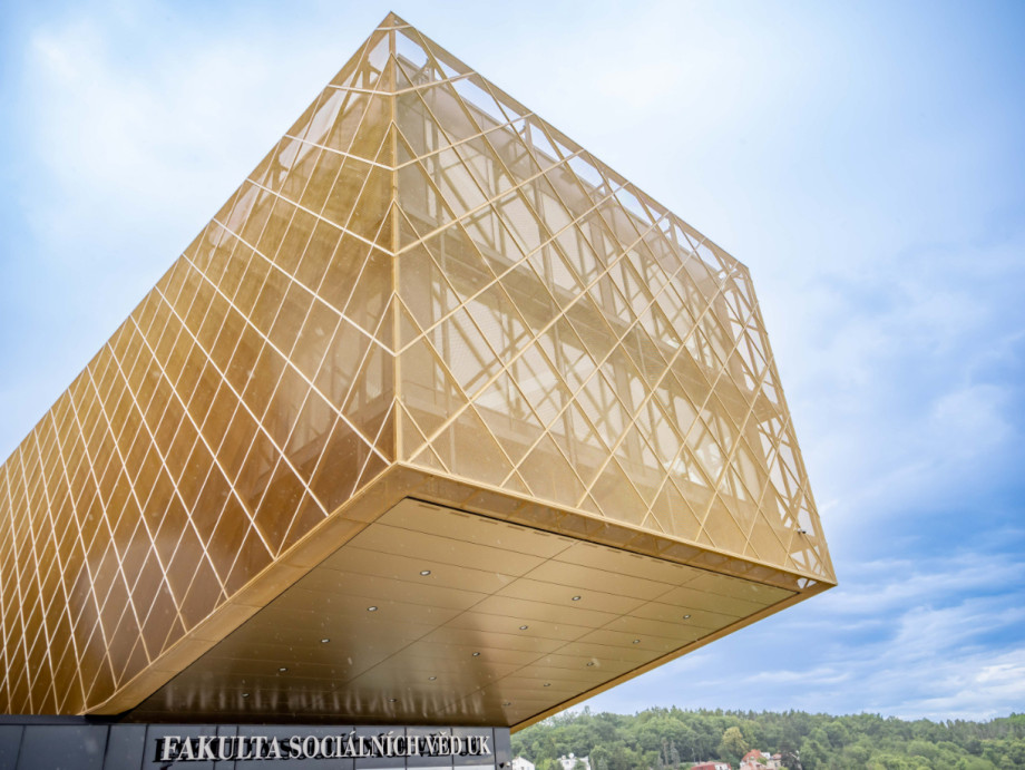 Fassadenplatten des Gebäudes