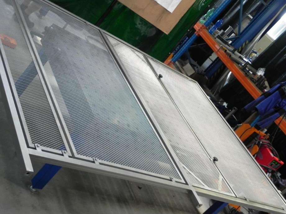 MEGA-TEC s. r. o. - Zástěny z tahokovu - perfolinea.cz