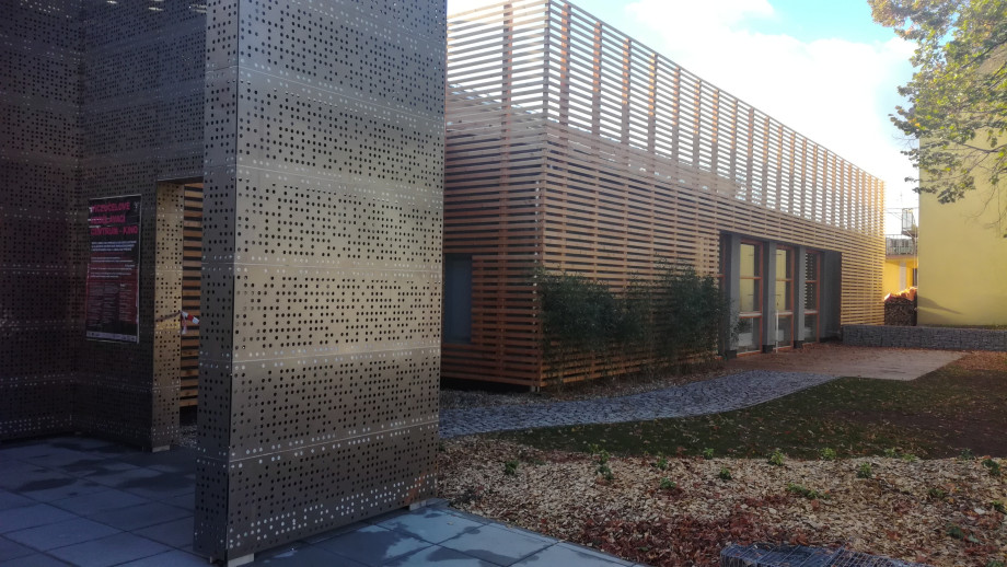 Brex Kino Lomnice nad Popelkou - fasády - perfolinea.cz