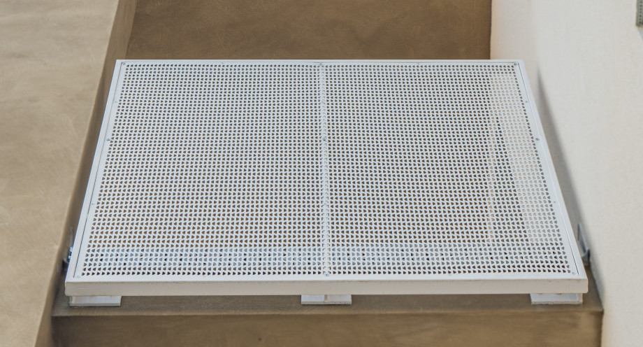 Füllungen von Balkonen und Paravents aus Lochblech