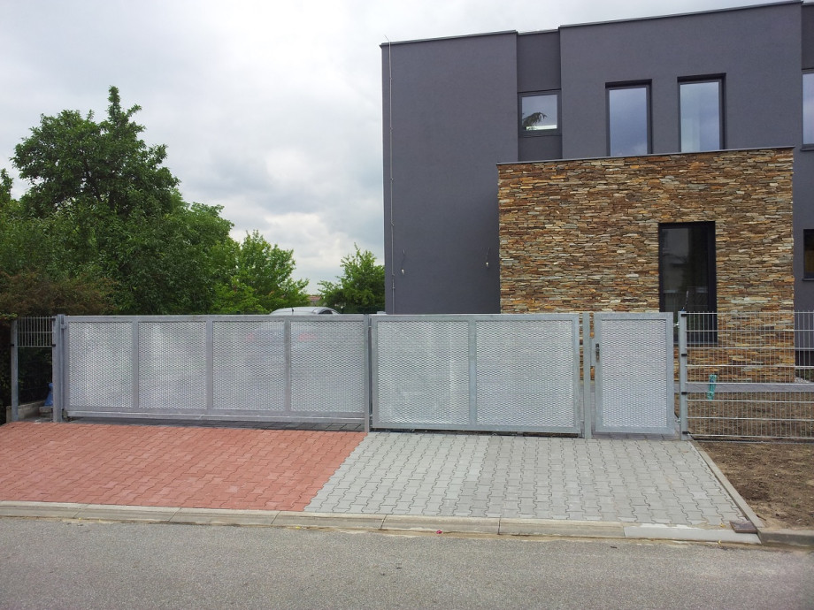 GAROMAX- Ukázka výplní z tahokovu Airfield - perfolinea.cz