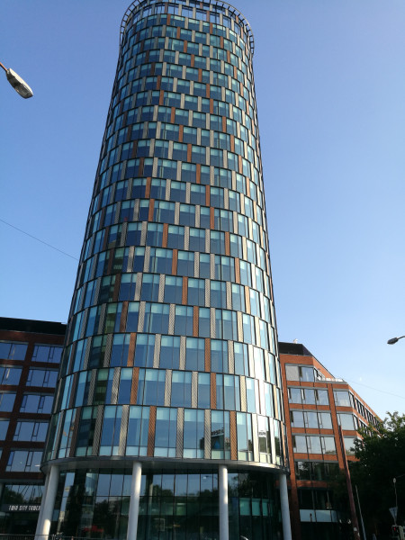 Twin City Bratislava - fasáda - perfolinea.cz