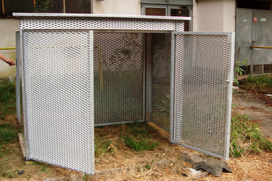 Firma PEJISTRO - popelnice z tahokovu - perfolinea.cz