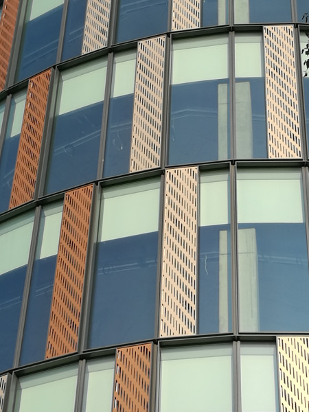 Twin City Bratislava - fasáda - perfolinea.cz