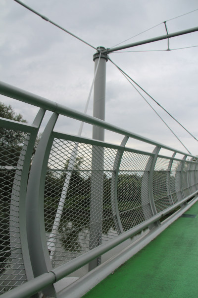 Cyklomost slobody zábradlí z ocelového tahokovu - perfolinea.cz