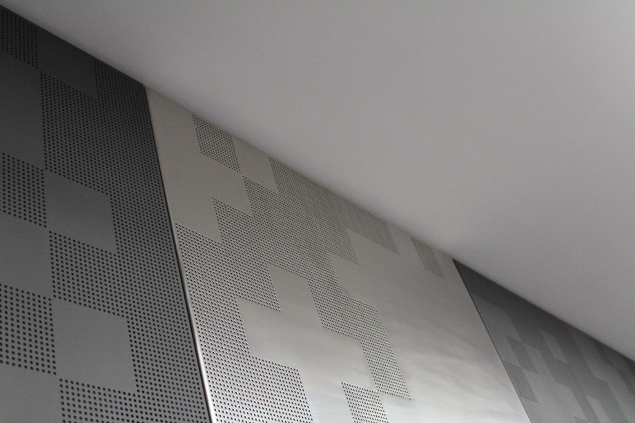 Hotel Miura děrovaný nerezový a ocelový plech - perfolinea.cz