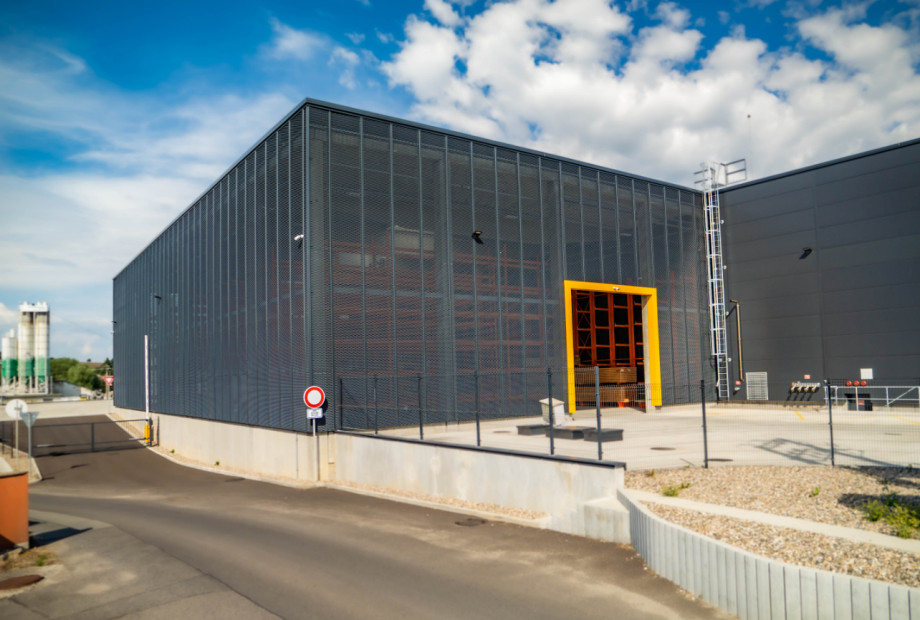 Fassadenplatten des Lagergebäudes. 