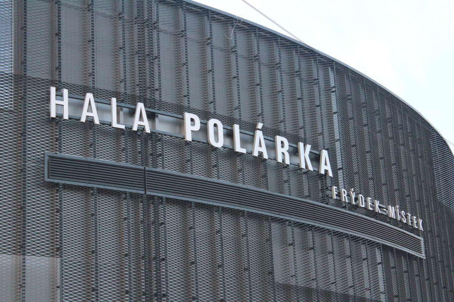 Foto opláštění stadionu ve Frýdku Místku - perfolinea.cz