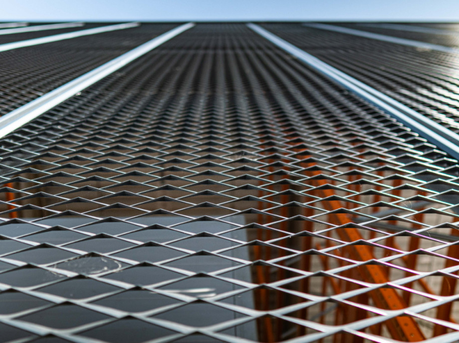 Fassadenplatten des Lagergebäudes. 