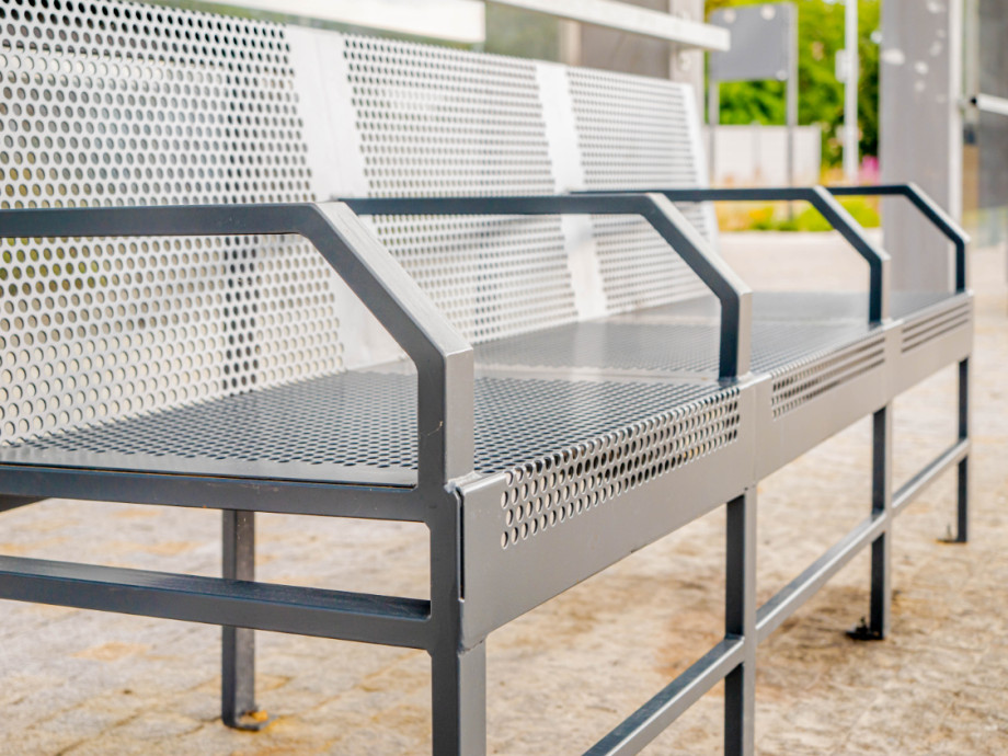 Bänke aus Lochblech