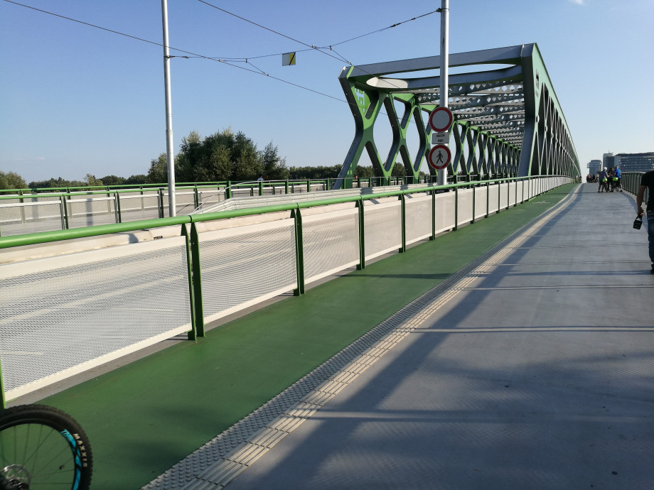 Starý Most Bratislava - fasáda - perfolinea.cz