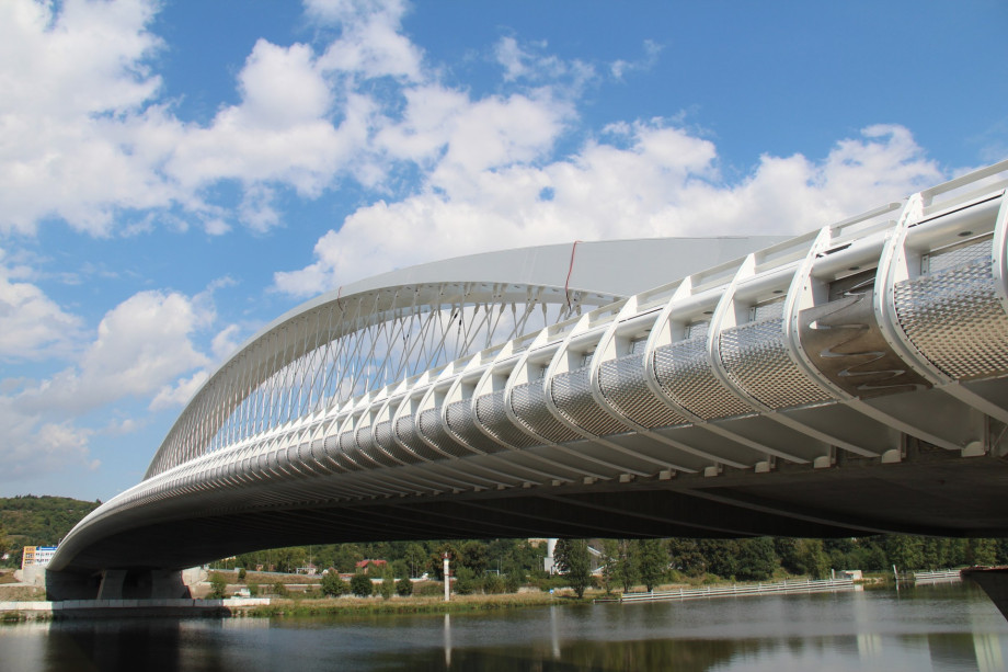 Trojský most v Praze zábradlí z hliníkového tahokovu - perfolinea.cz