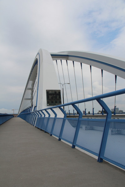 Foto výplne zábradlí z ocelového tahokovu s okraji - perfolinea.cz