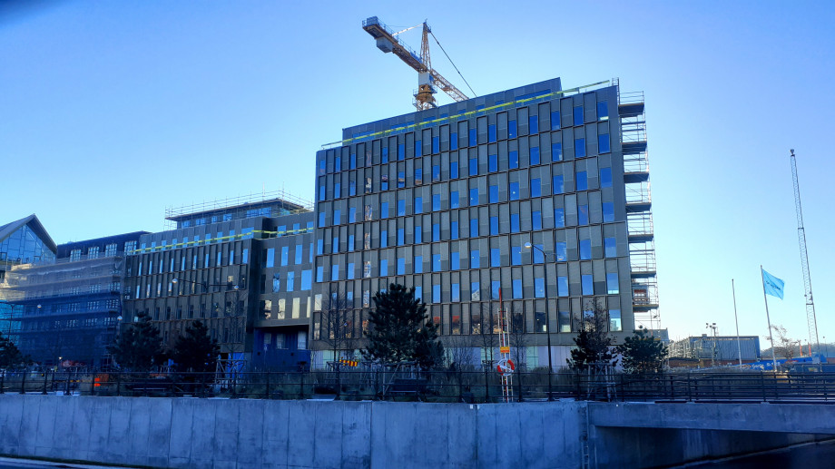 Fasáda z hliníkového děrovaného plechu - perfolinea.cz