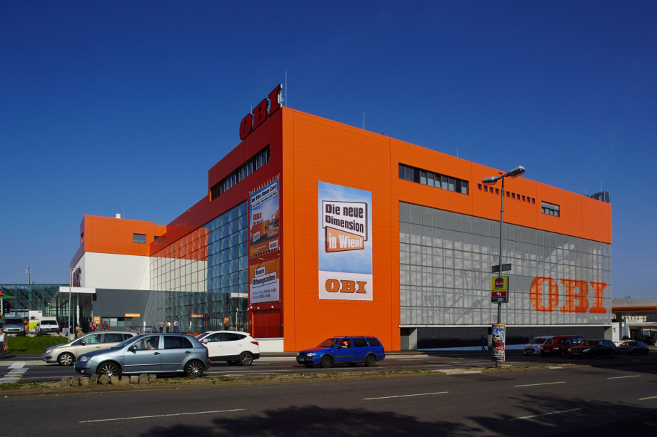 Opláštění OBI ve Vídni hliníkovým tahokovem - perfolinea.cz