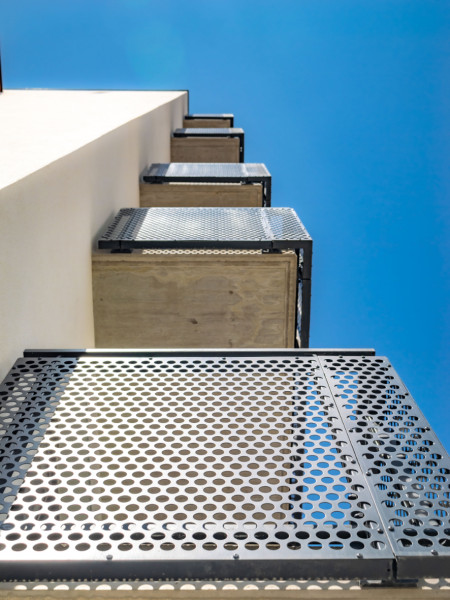 Balkonpaneele aus Streckmetall.