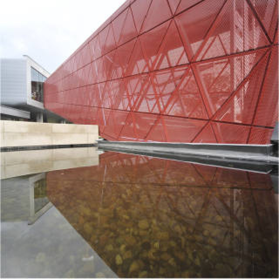 Fasáda exteréru opláštění vstupního koridoru - perfolinea.cz