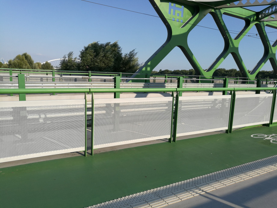 Starý Most Bratislava - fasáda - perfolinea.cz