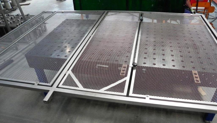 MEGA-TEC s. r. o. - Zástěny z tahokovu - perfolinea.cz