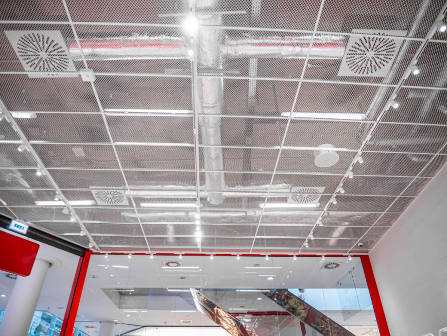 Deckendecken eines Kaufhauses.