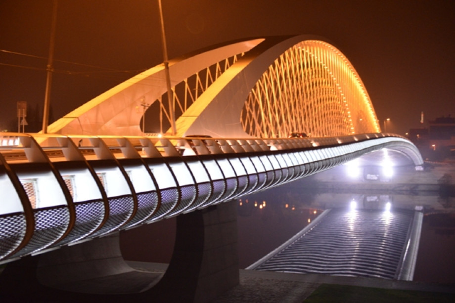 Náhled zábradlí z hliníkového tahokovu - perfolinea.cz