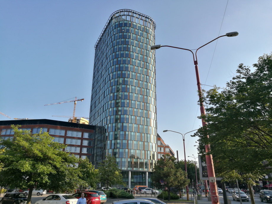 Twin City Bratislava - fasáda - perfolinea.cz