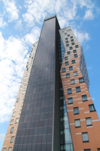 Galerie AZ Tower v Brně fasáda z ocelového tahokovu - perfolinea.cz