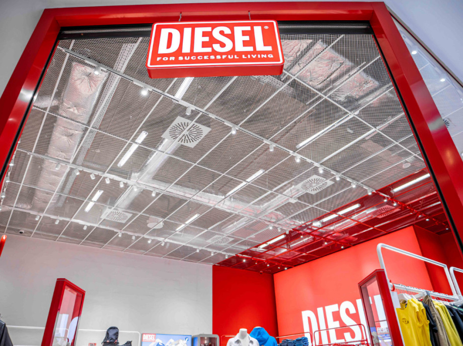 Deckendecken eines Kaufhauses.