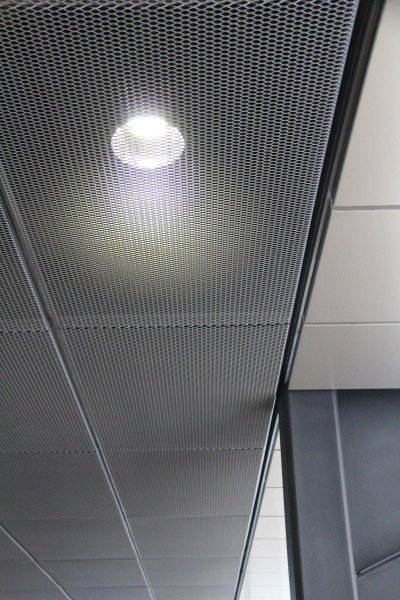 Podhledové kazety z hliníkového tahokovu - perfolinea.cz