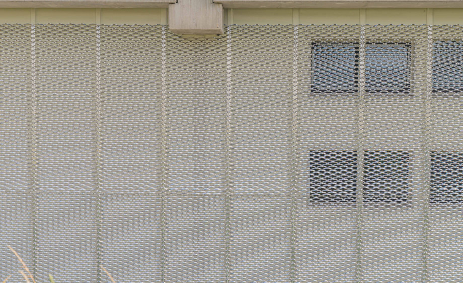 Verkleidung der Sporthalle JEREMI