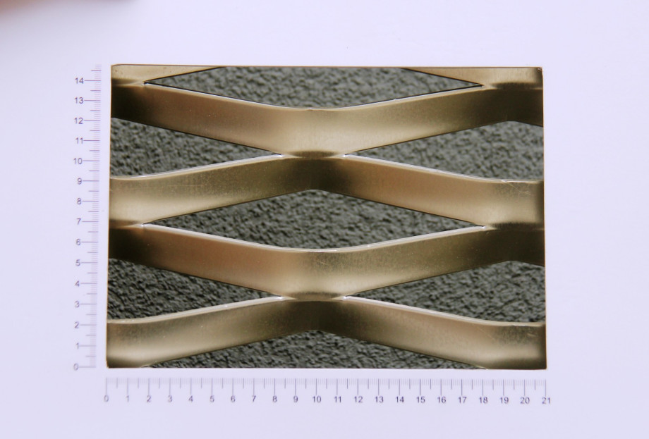 Central v Bratislavě tahokov oko kosočtvercové - perfolinea.cz