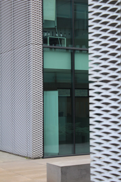 Foto fasáda z hliníkového tahokovu - perfolinea.cz