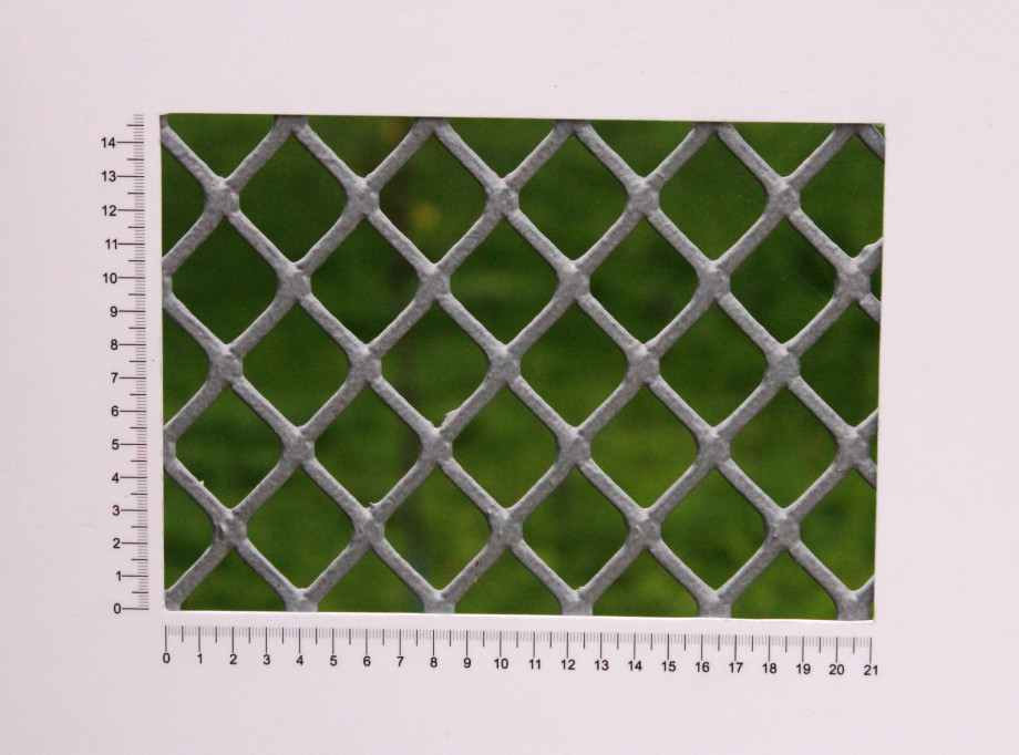 Lávka přes Svratku v Brně detail zábradlí z tahokovu - perfolinea.cz