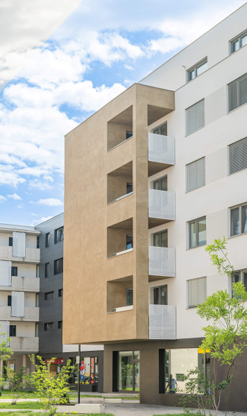 Füllungen von Balkonen und Paravents aus Lochblech