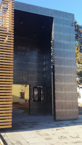 Brex Kino Lomnice nad Popelkou - fasády - perfolinea.cz